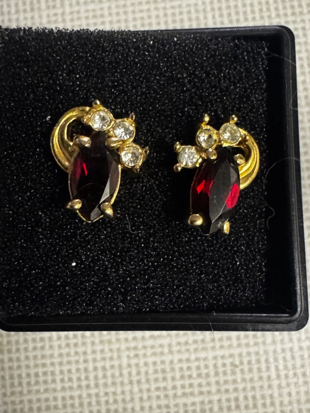 Ruby(?) earrings - Picture 2 of 2